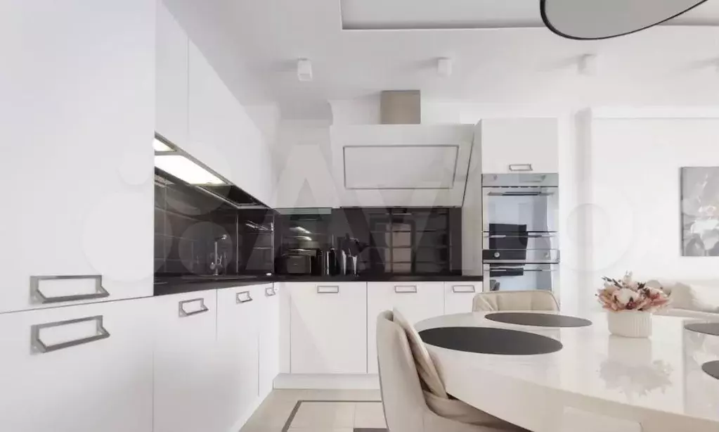 3-к. квартира, 110 м, 17/23 эт. - Фото 0