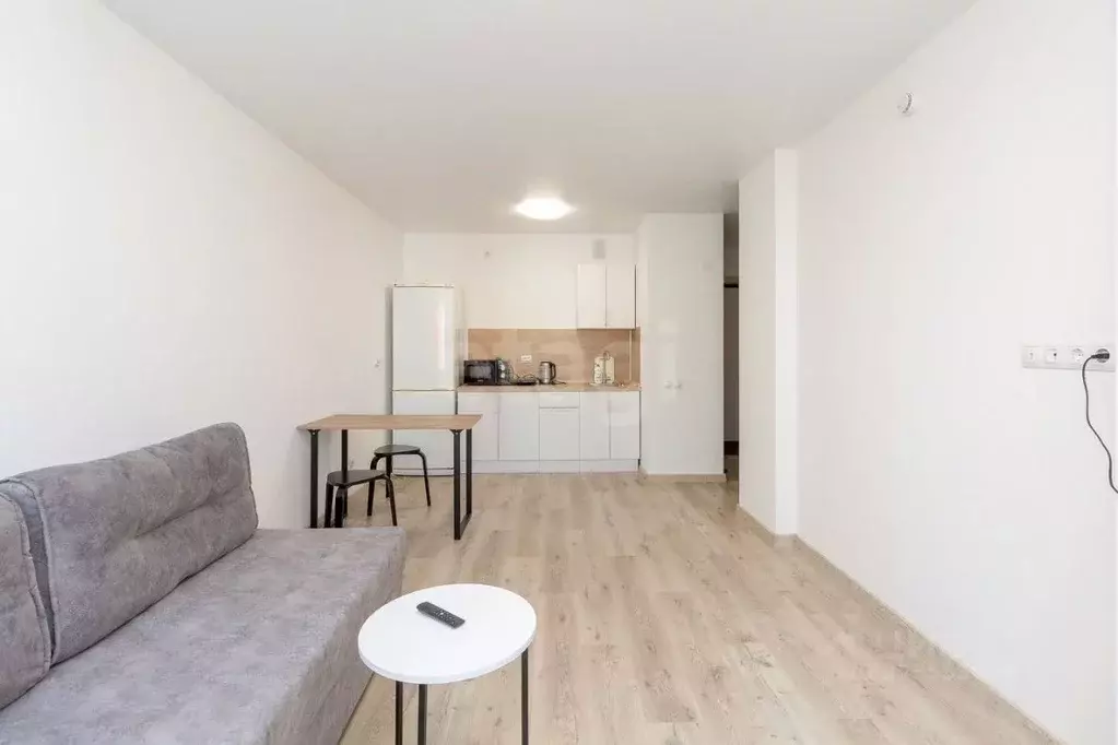 1-к кв. Тюменская область, Тюмень Интернациональная ул., 199к9 (40.5 ... - Фото 1