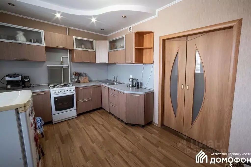 4-к кв. Омская область, Омск ул. 15-я Рабочая, 88 (91.0 м) - Фото 0
