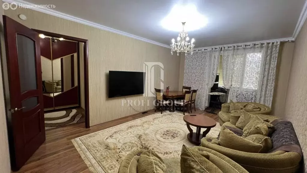 3-комнатная квартира: Махачкала, улица Керимова, 51 (96 м) - Фото 0
