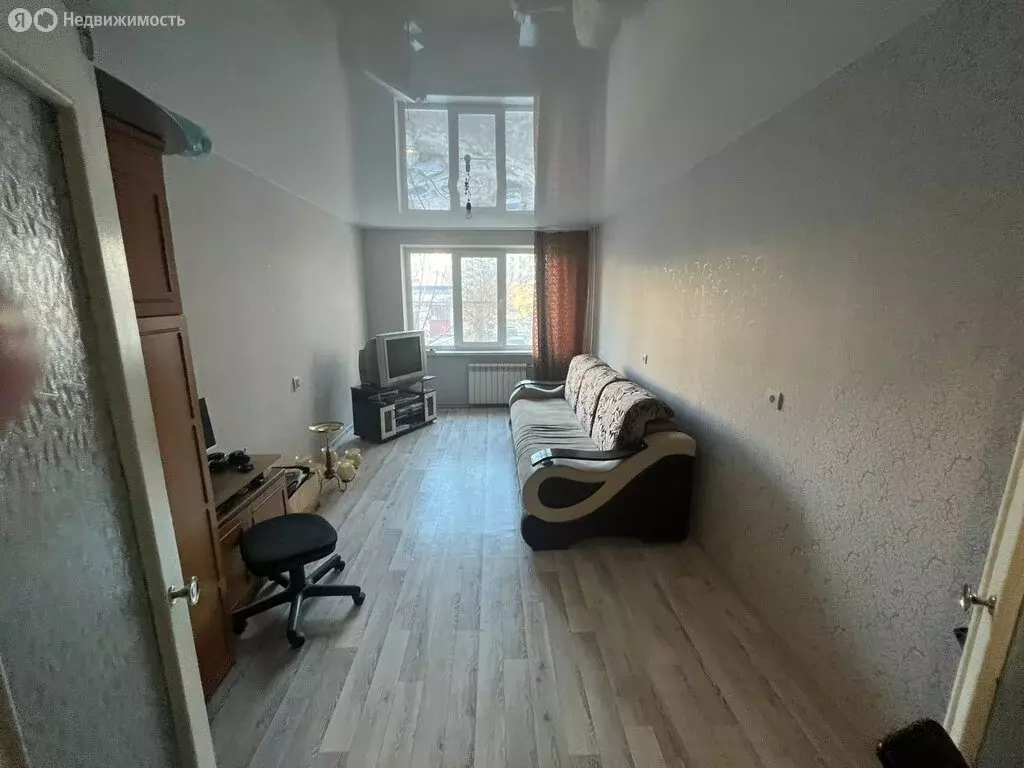 3-комнатная квартира: Барнаул, улица Бехтерева, 8 (65.5 м) - Фото 1