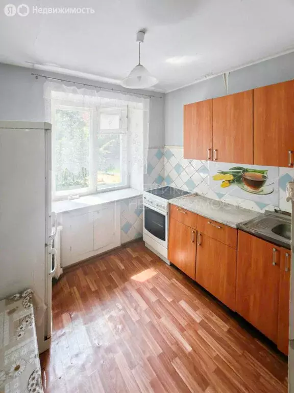 3-комнатная квартира: Тюмень, улица Щорса, 8 (62 м) - Фото 1