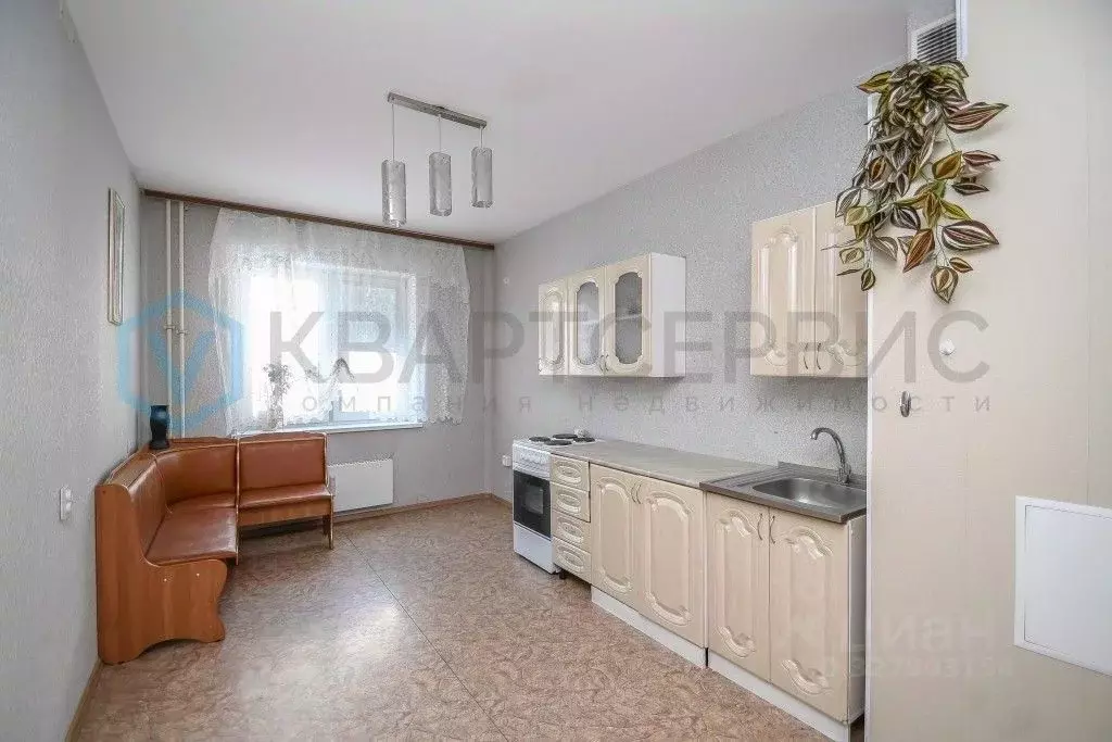 3-к кв. Омская область, Омск ул. Стороженко, 25к9 (70.1 м) - Фото 1