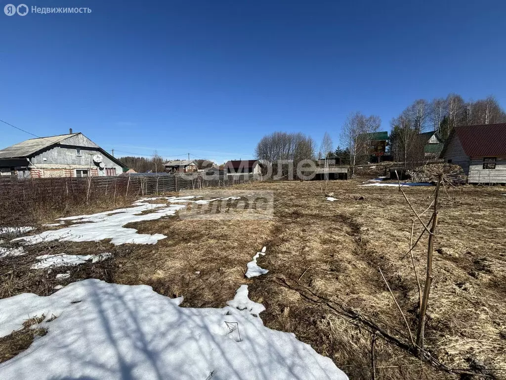 Участок в село Лэзым, Центральная улица (12.2 м) - Фото 1