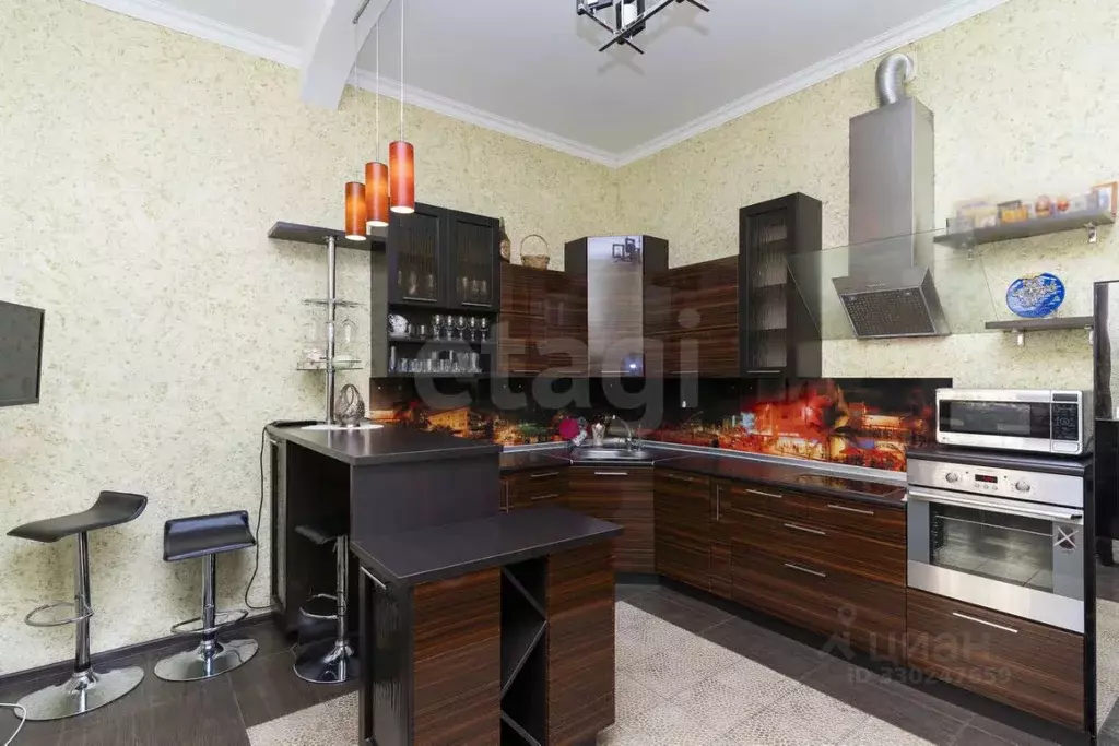 Дом в Тюменская область, Тюмень Народная ул. (200 м) - Фото 1