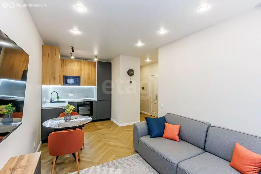 1-комнатная квартира: Тюмень, улица Фармана Салманова, 17 (39 м) - Фото 2