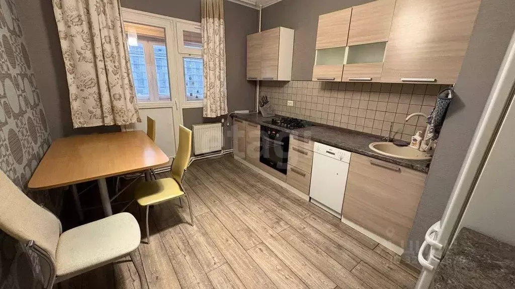 2-к кв. Ямало-Ненецкий АО, Новый Уренгой Оптимистов мкр, 3/2 (68.4 м) - Фото 1