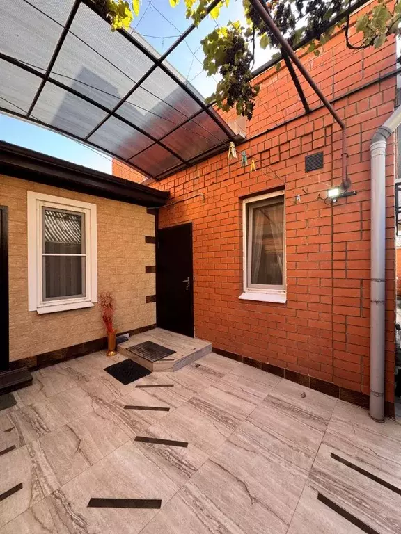 Дом в Краснодарский край, Краснодар ул. Володи Головатого, 372 (60 м) - Фото 1