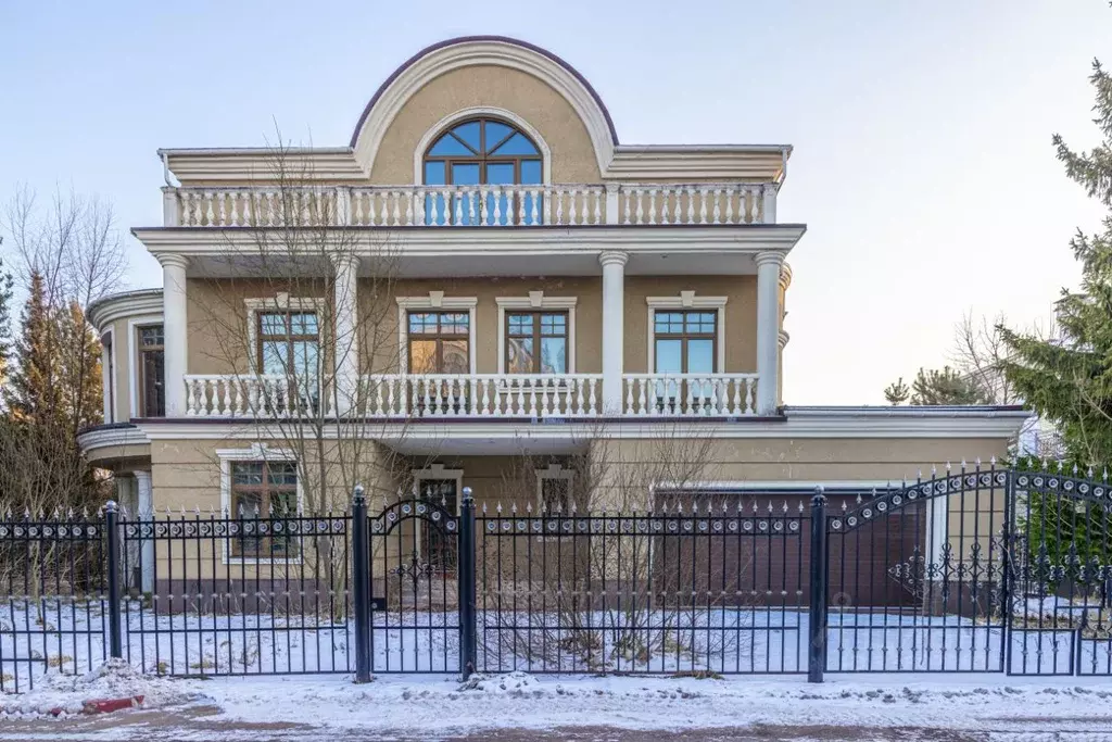 Дом в Московская область, Красногорск городской округ, с. ... - Фото 1