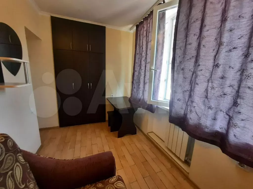 Комната 8 м в 3-к., 2/2 эт. - Фото 1
