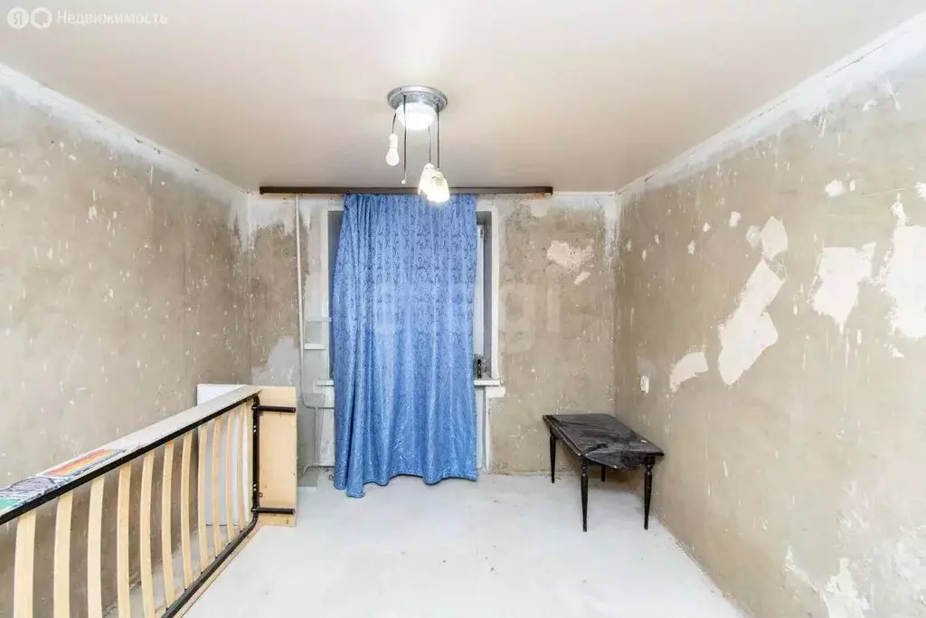 3-комнатная квартира: Тюмень, улица Коммунаров, 19 (56.8 м) - Фото 2