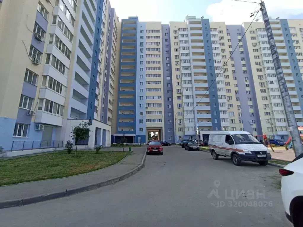 2-к кв. Самарская область, Самара ул. Петра Алабина, 6 (82.0 м) - Фото 0