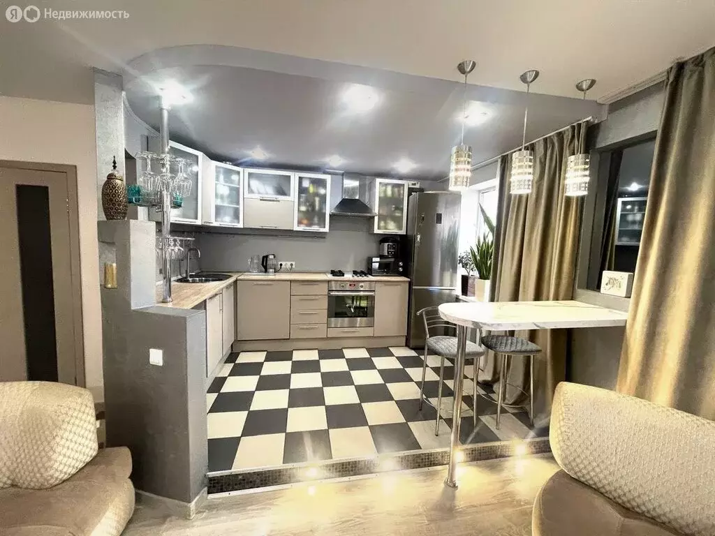 3-комнатная квартира: Волгоград, район Семь Ветров, бульвар 30-летия ... - Фото 1