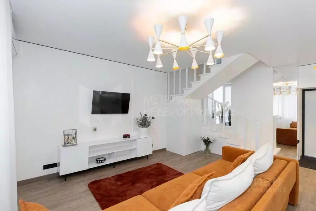 Таунхаус в Тюменская область, Тюмень ул. Василия Борисова, 8 (150 м) - Фото 1