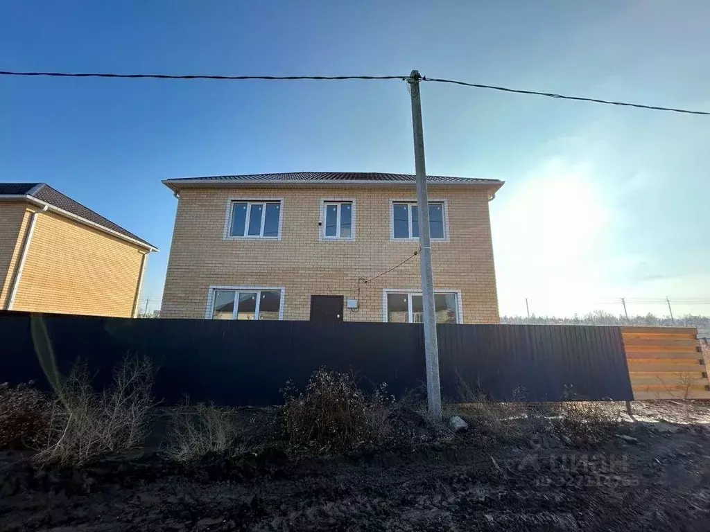 Дом в Астраханская область, Наримановский район, с. Солянка ... - Фото 1