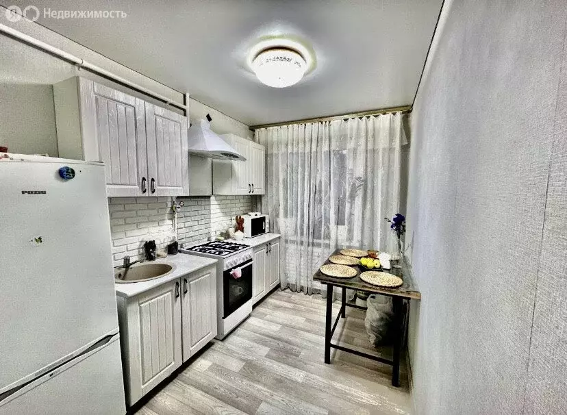 3-комнатная квартира: Уфа, улица Юрия Гагарина, 43 (65 м) - Фото 1