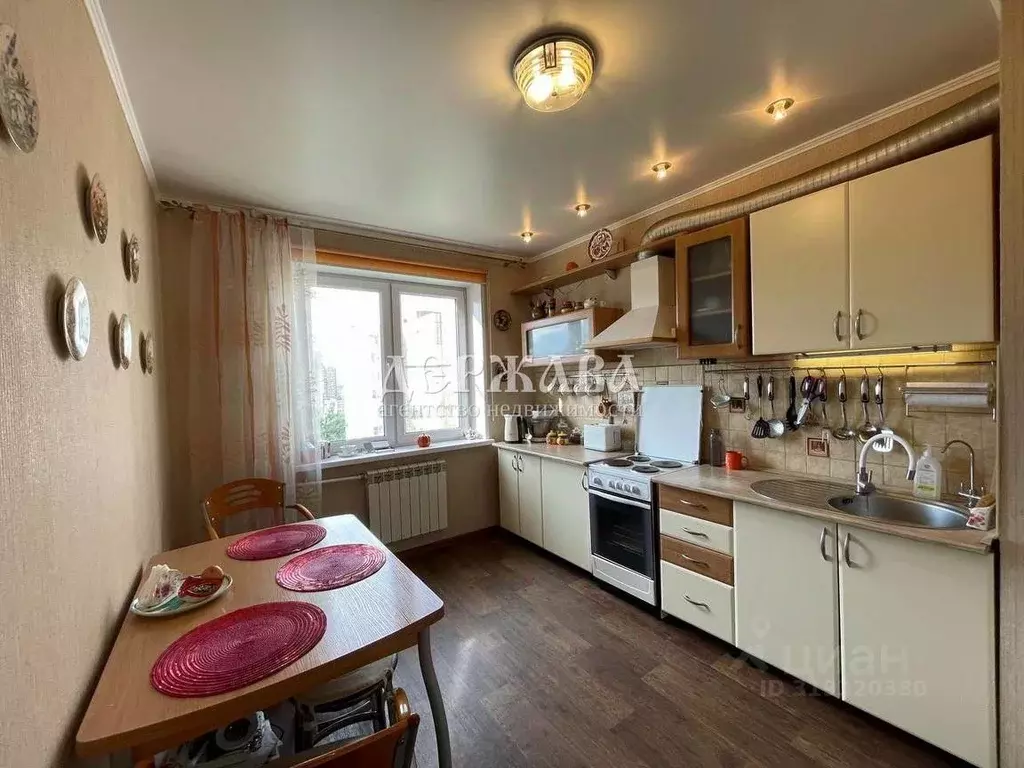 3-к кв. Белгородская область, Старый Оскол Восточный мкр, 6 (62.8 м) - Фото 0