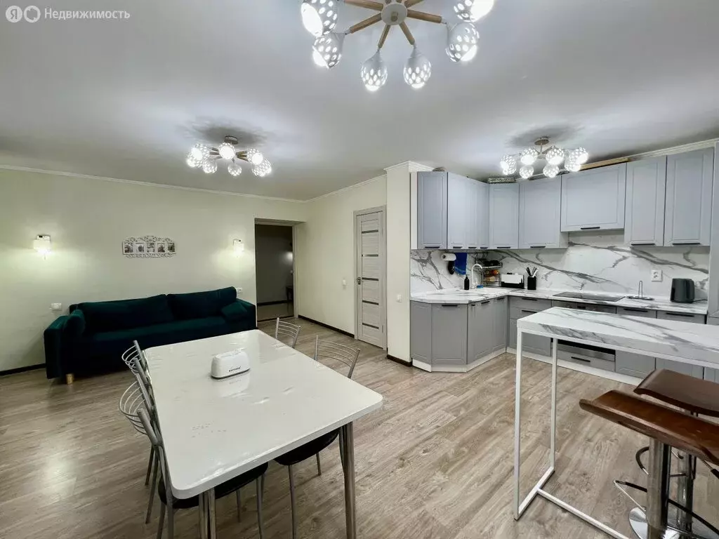 10-комнатная квартира: Волгоград, улица Милиционера Буханцева, 18 ... - Фото 0