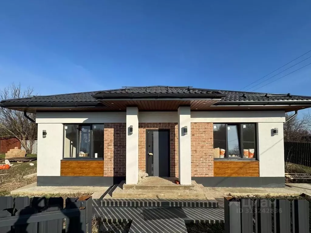 Дом в Краснодарский край, Динской район, Новотитаровское с/пос, с. ... - Фото 1