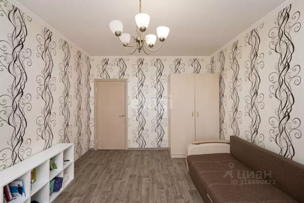 2-к кв. Тюменская область, Тюмень ул. Революции, 228к2 (58.0 м) - Фото 0