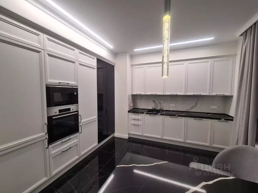 3-к кв. Москва ул. Усиевича, 10 (100.0 м) - Фото 0