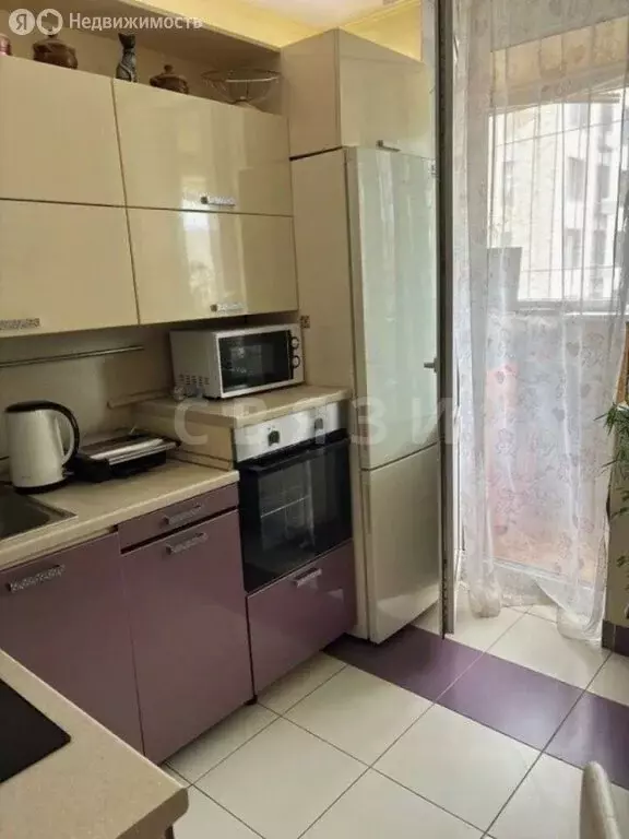 Квартира-студия: Тюмень, улица Водников, 5 (51 м) - Фото 1