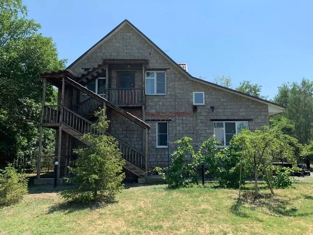 Дом в Астраханская область, Камызякский район, с. Иванчуг ул. Лесная, ... - Фото 1