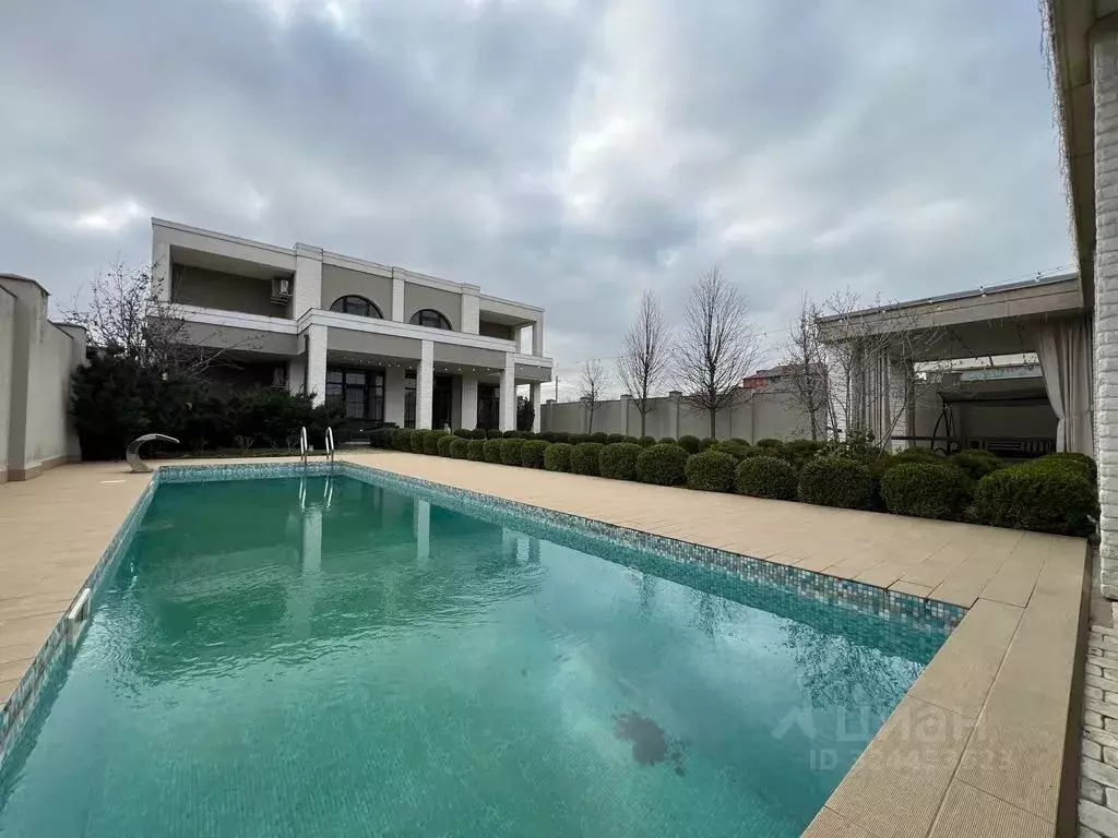 Дом в Краснодарский край, Краснодар ул. Братьев Черников, 11 (360 м) - Фото 1