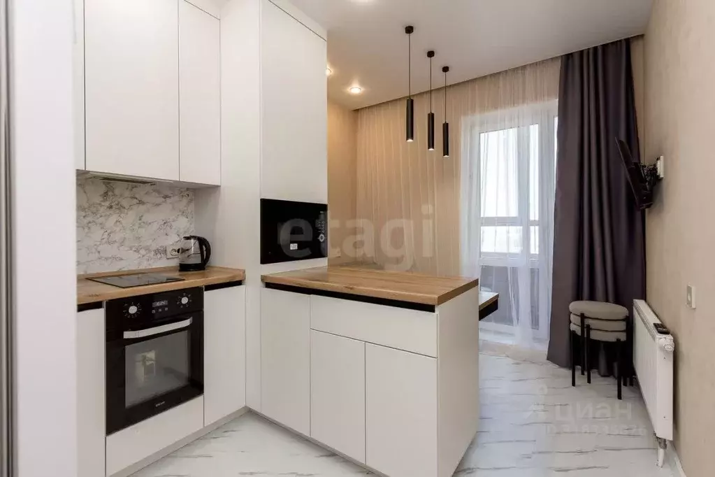 2-к кв. Тюменская область, Тюмень ул. Ветеранов Труда, 9А (62.4 м) - Фото 0