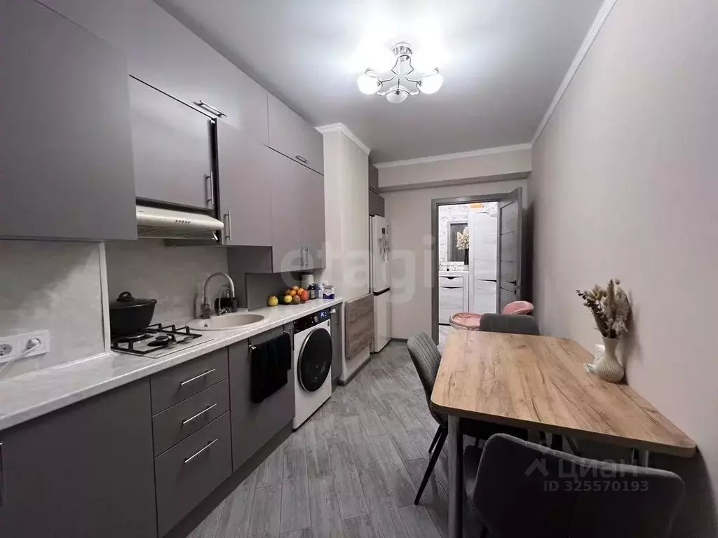 2-к кв. Крым, Симферополь ул. Балаклавская (51.2 м) - Фото 1