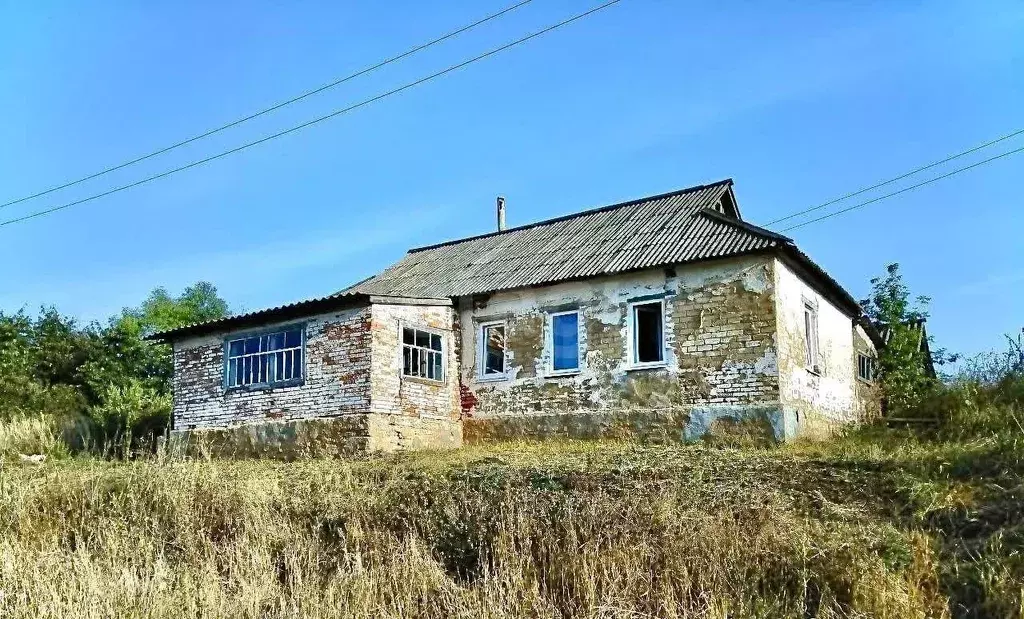 Дом в Орловская область, Краснозоренский район, Покровское с/пос, с. ... - Фото 1