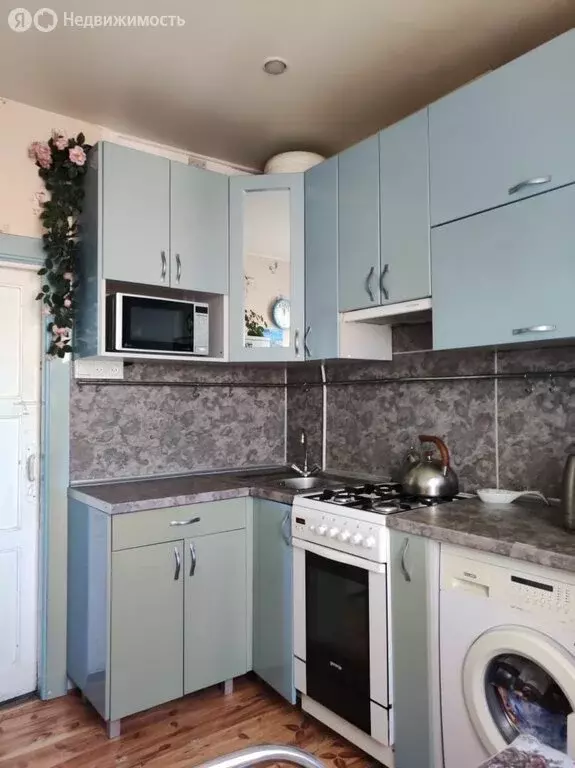 3-комнатная квартира: Санкт-Петербург, Оборонная улица, 3 (67.8 м) - Фото 1