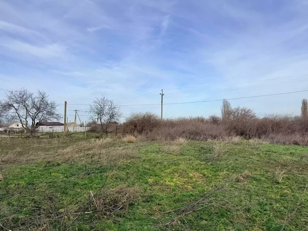 Участок в Крым, Кировский район, Первомайское с/пос, с. Отважное ул. ... - Фото 1