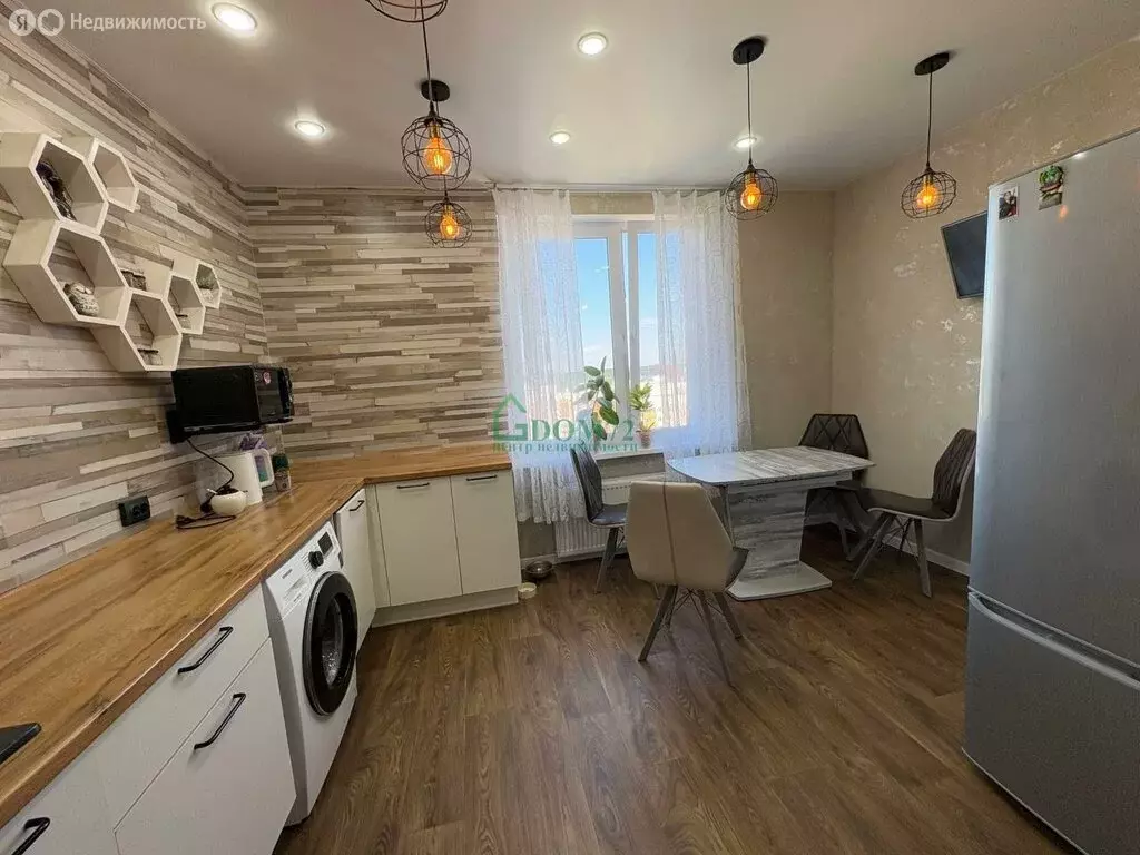 2-комнатная квартира: Тобольск, микрорайон Центральный, 28 (56 м) - Фото 0