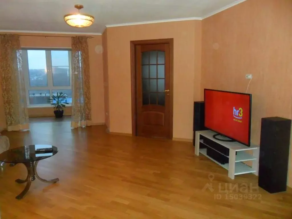 3-к кв. Калужская область, Калуга ул. Космонавта Комарова, 36 (98.0 м) - Фото 0
