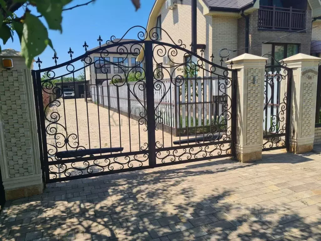 Дом в Краснодарский край, Кореновск 2-й кв-л,  (219 м) - Фото 1