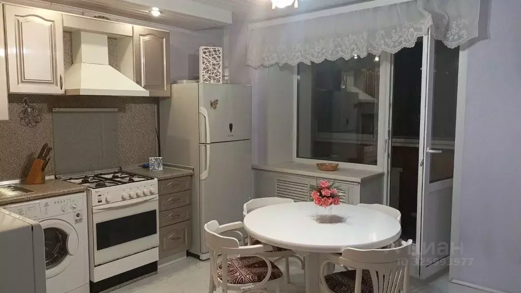 2-к кв. Смоленская область, Смоленск ул. Черняховского, 14А (90.4 м) - Фото 2