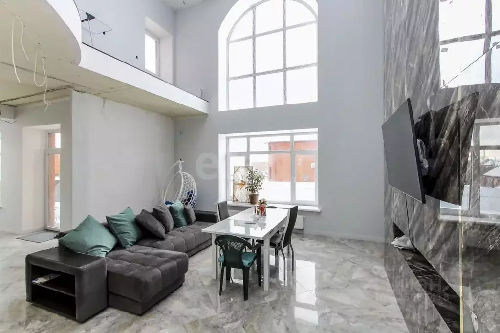 Дом в Тюменская область, Тюмень ул. Сезонная (316 м) - Фото 1