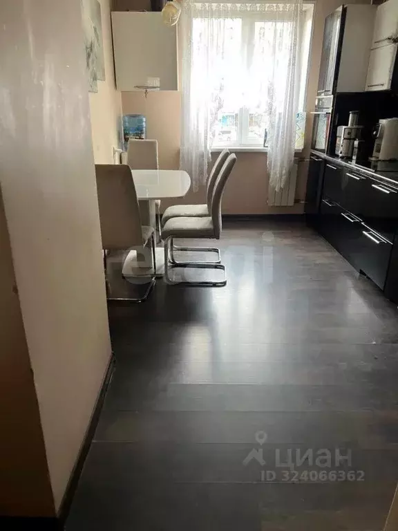 4-к кв. Красноярский край, Красноярск ул. Молокова, 17 (80.4 м) - Фото 1