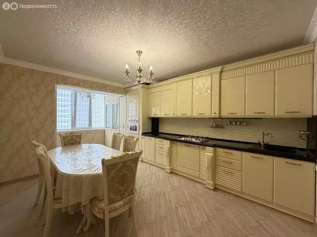 3-комнатная квартира: Нальчик, улица Байсултанова, 35 (131 м) - Фото 1