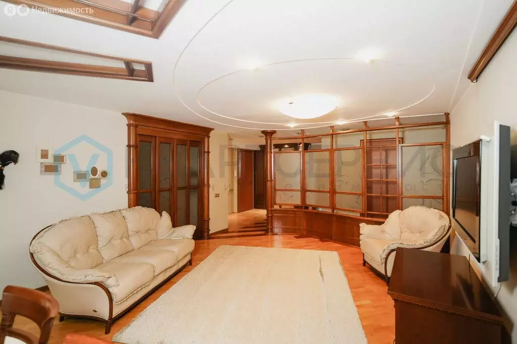 4-комнатная квартира: Омск, улица Маршала Жукова, 105 (140.6 м) - Фото 0