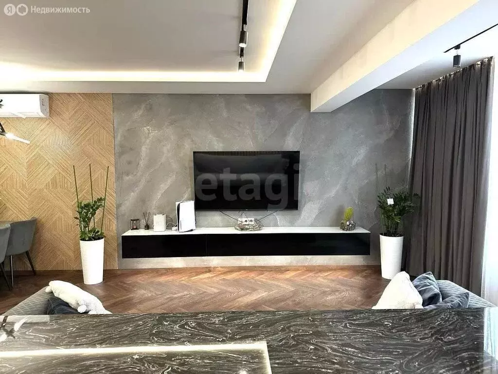 3-комнатная квартира: Краснодар, Дальняя улица, 8к2 (100 м) - Фото 0