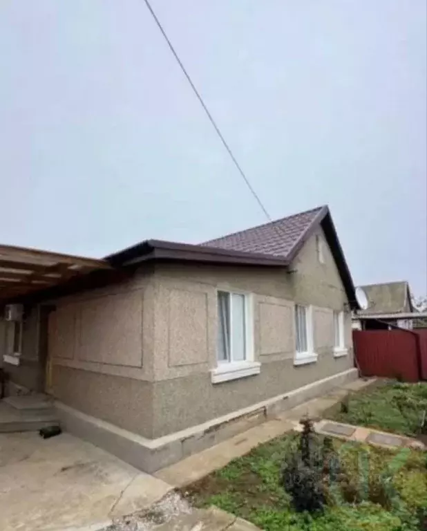Дом в Крым, Сакский район, Ореховское с/пос, с. Михайловка ул. ... - Фото 1
