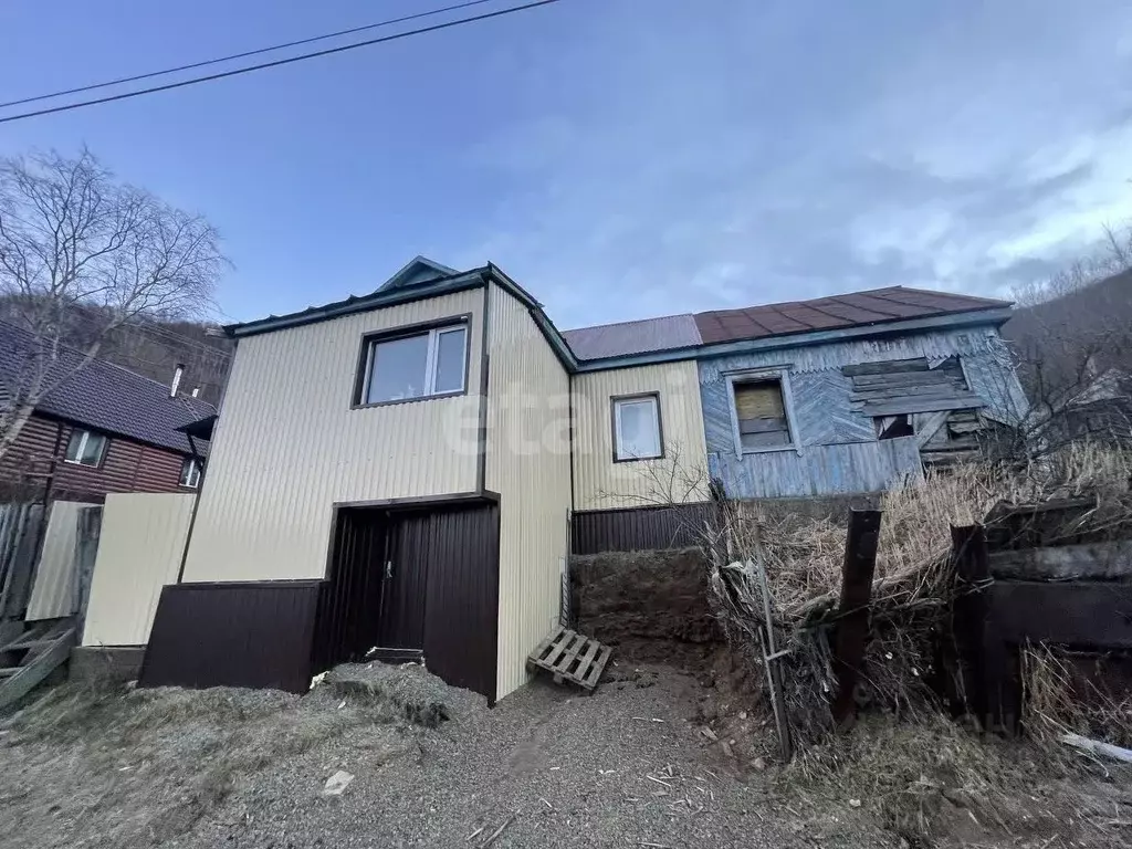 Дом в Камчатский край, Петропавловск-Камчатский ул. Дежнева, 18 (50 м) - Фото 1
