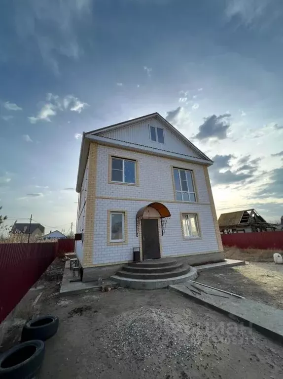 Дом в Астраханская область, Астрахань пер. 3-й Тихореченский (140 м) - Фото 0