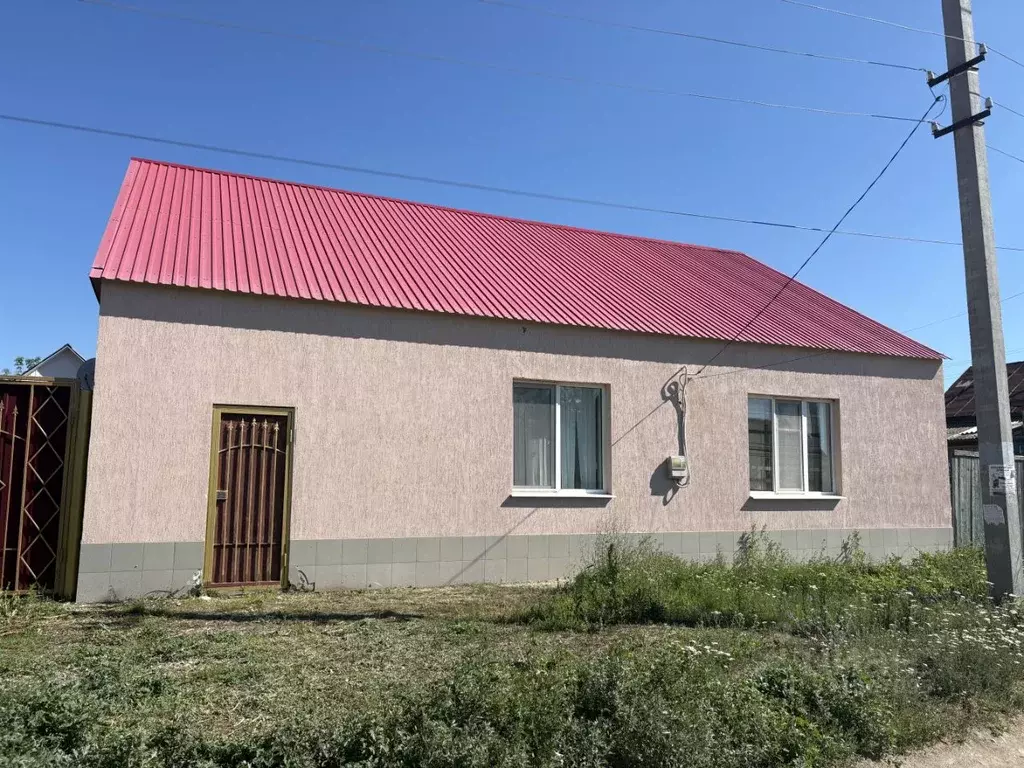 Дом в Саратовская область, Красноармейск Советская ул., 103 (130 м) - Фото 1
