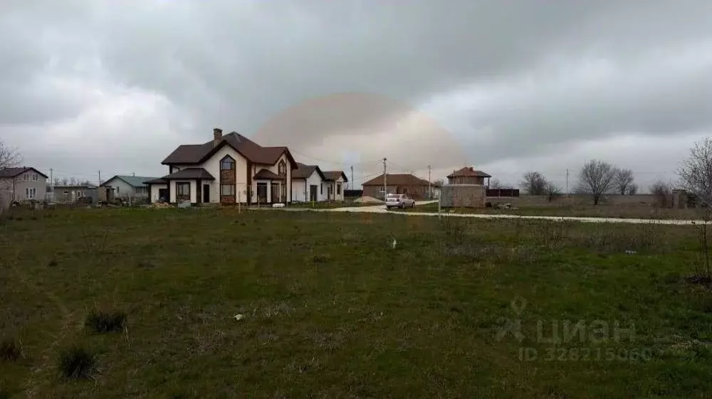 Участок в Крым, Сакский район, с. Фрунзе ул. Таврическая (10.0 сот.) - Фото 1