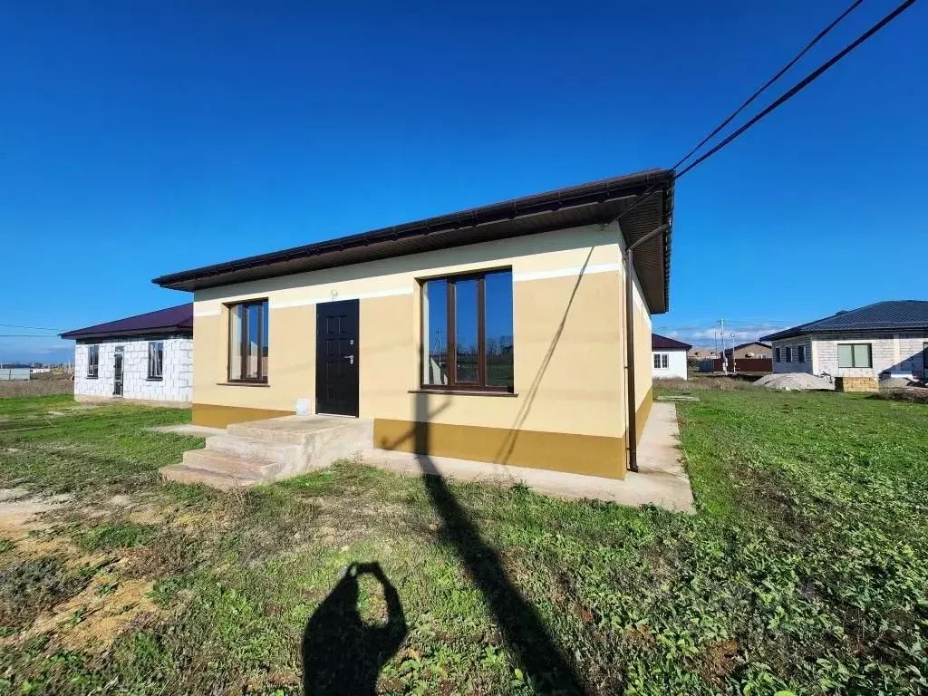 Дом в Крым, Симферопольский район, с. Урожайное  (100 м) - Фото 1