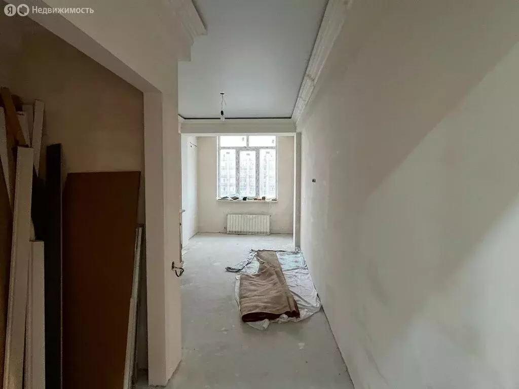 3-комнатная квартира: Махачкала, улица Гамзата Цадасы, 76 (79 м) - Фото 0