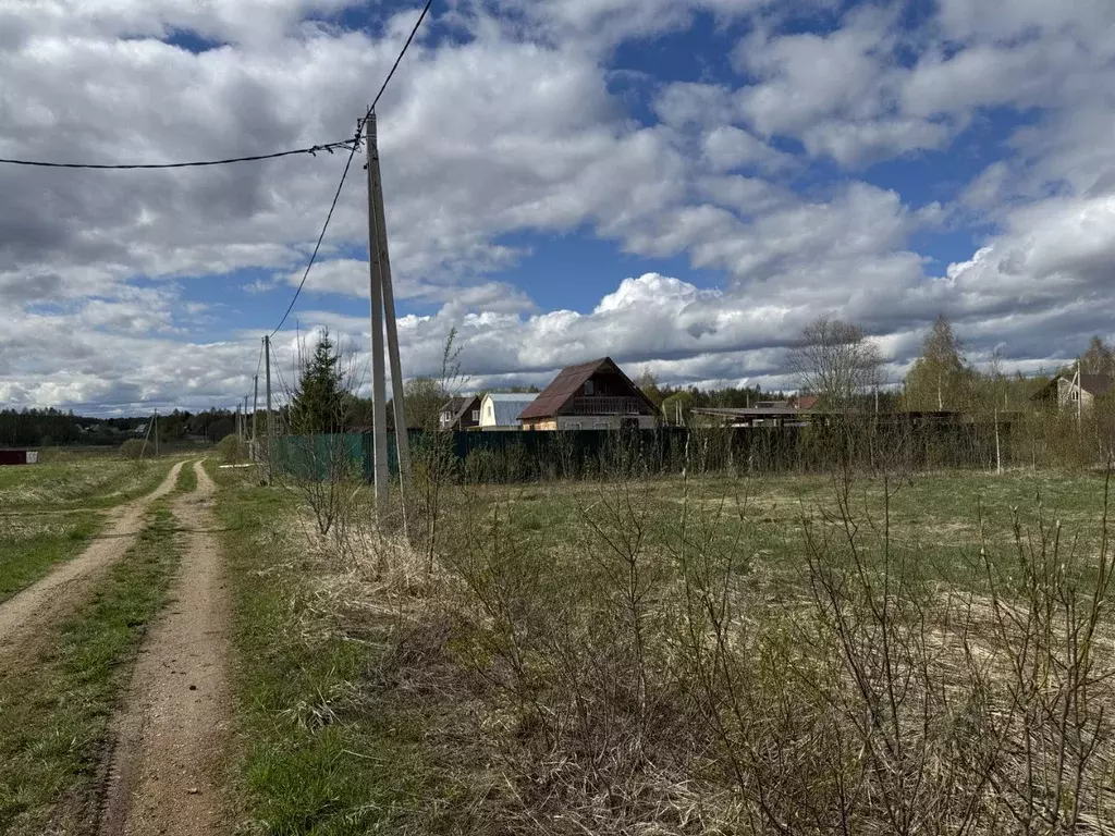 Участок в Московская область, Можайский муниципальный округ, Уваровка ... - Фото 1